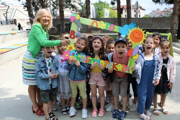 Официален старт на Лято в библиотеката 2022  с децата от детска градина “Европейчета.  