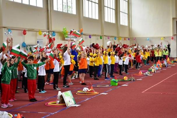 Малките спортисти на ДГ „Европейчета” се включиха в традиционния Общински спортен празник „Децата на Враца спортуват".