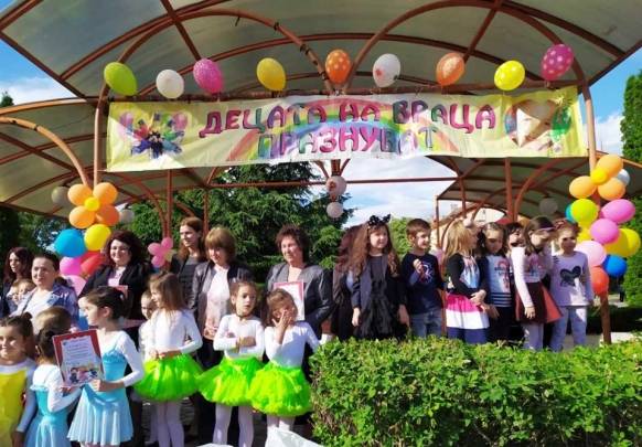 Малките таланти от група „Мики Маус”  взеха участие в традиционния общински празник „Децата на Враца празнуват“. 